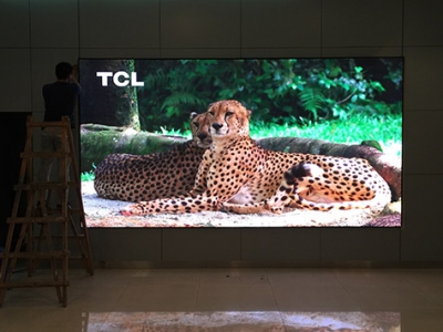 東莞易事特集團P2.5全彩LED屏